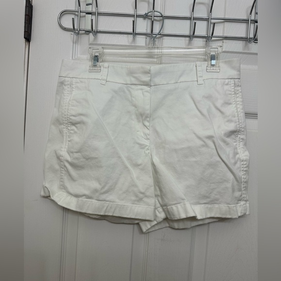 J Crew flat front White 5” inseam classic Chino shorts size 8 - Picture 2 of 6
